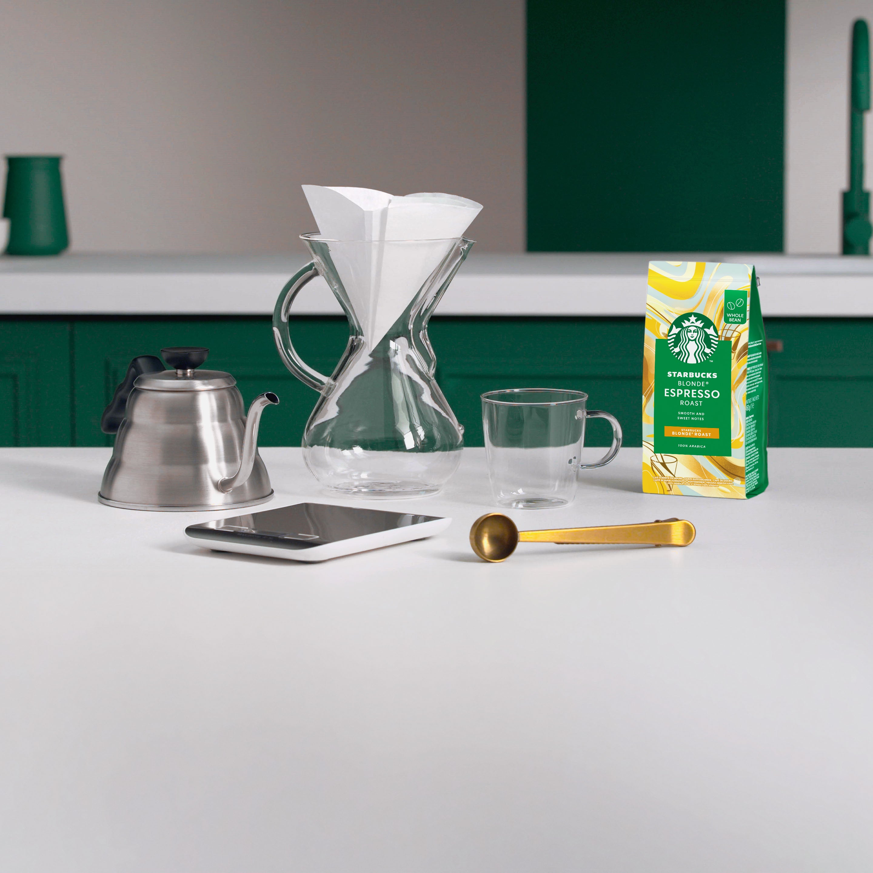 Persoon belast met sportgame Manifestatie Pedagogie Koffie zetten met een Chemex | Starbucks® at Home