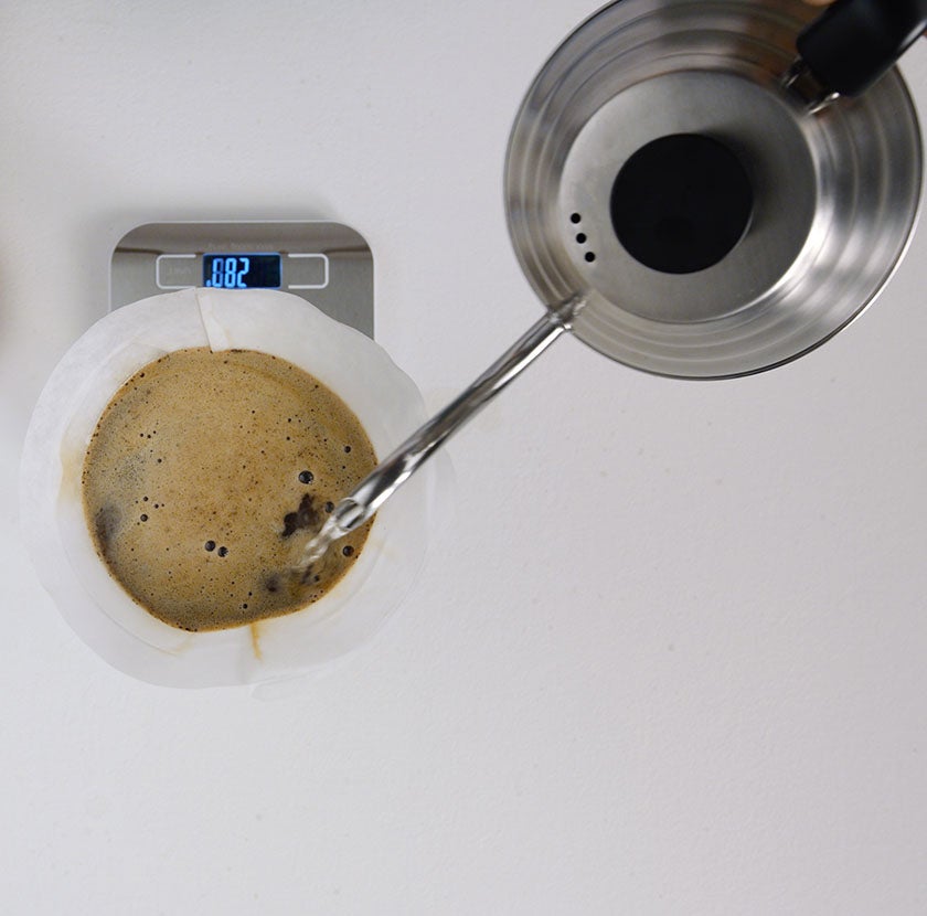 Despeje a água lentamente