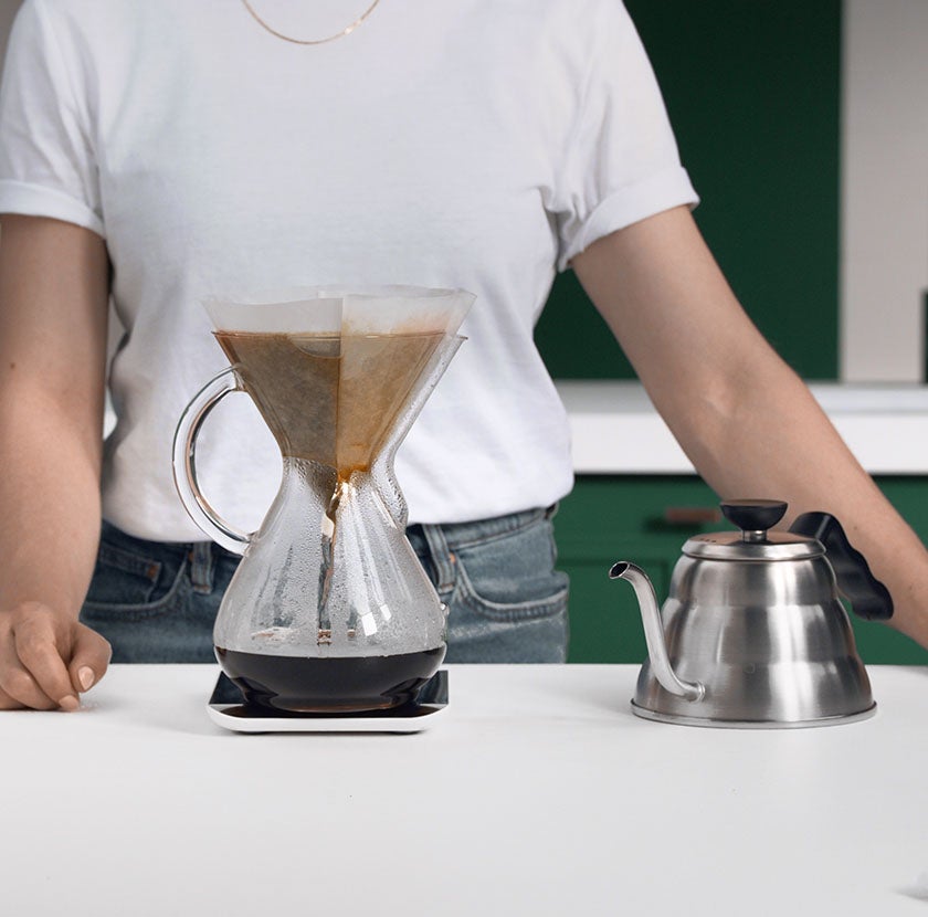 Deixe o café pingar.