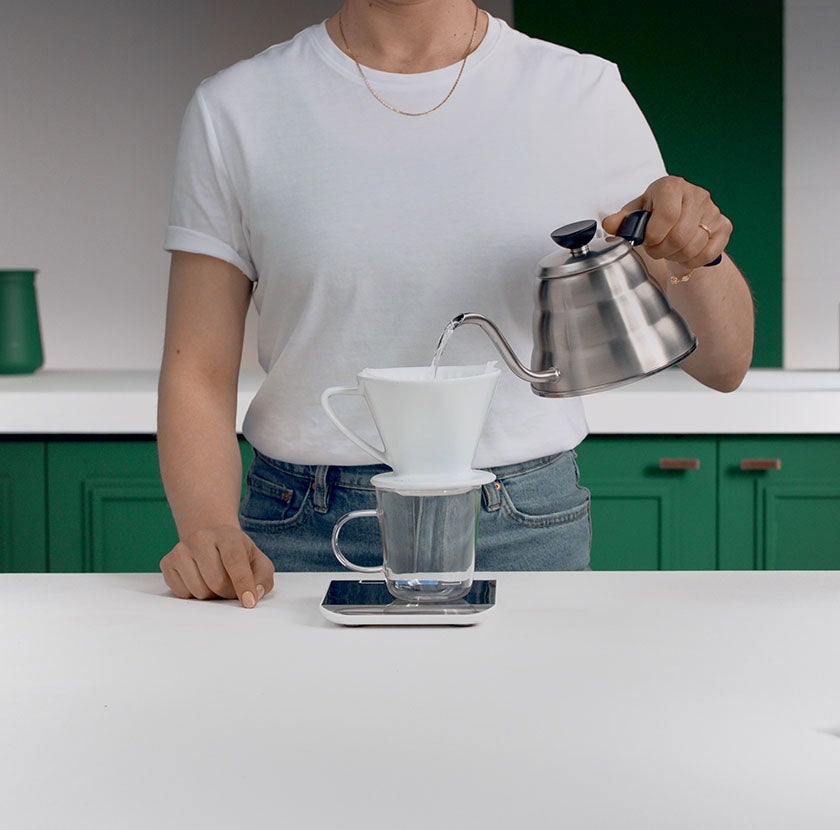 Pré-aqueça o copo e o cone.