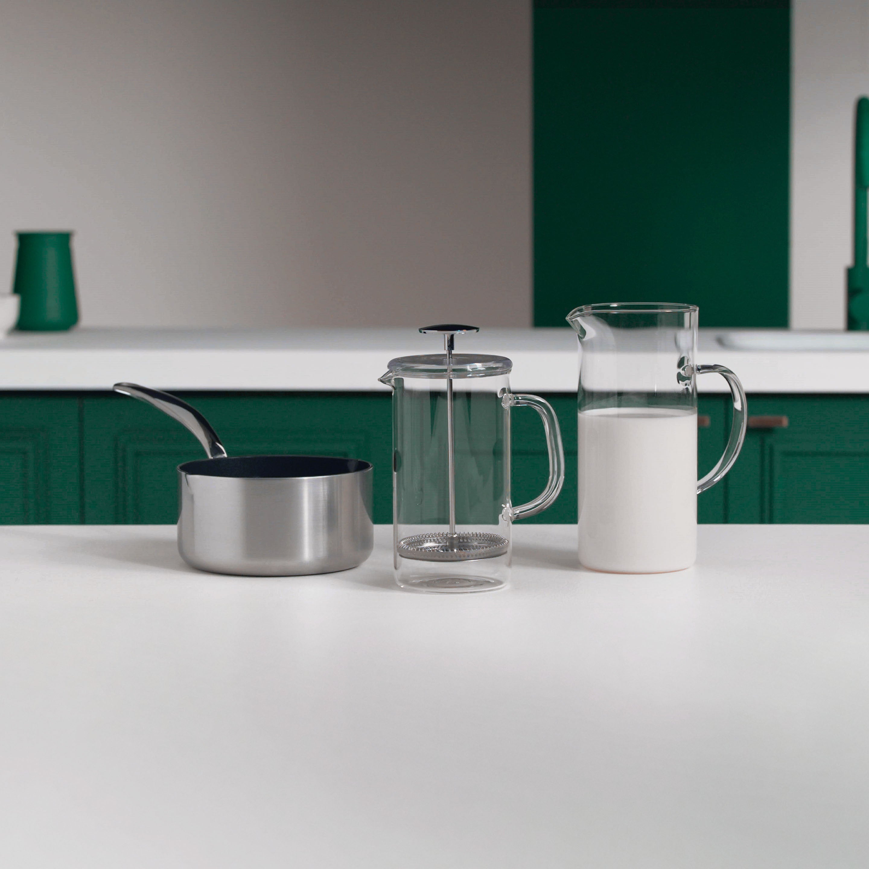 Como espumar leite com uma prensa francesa