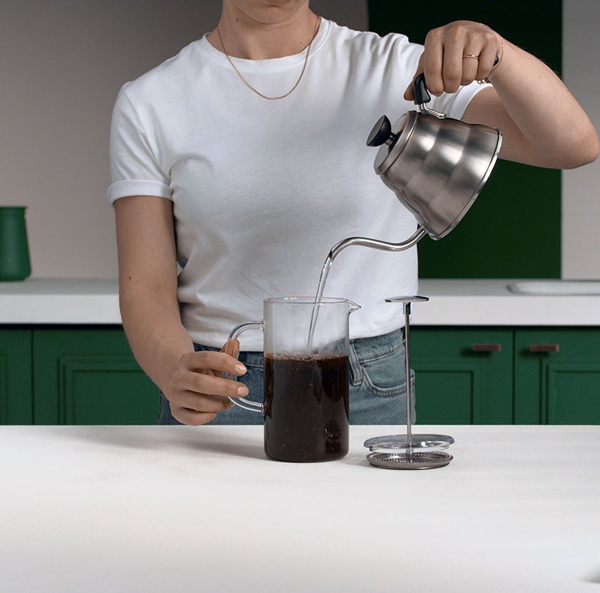 Paso 3 - Prensa de café - Vierta agua