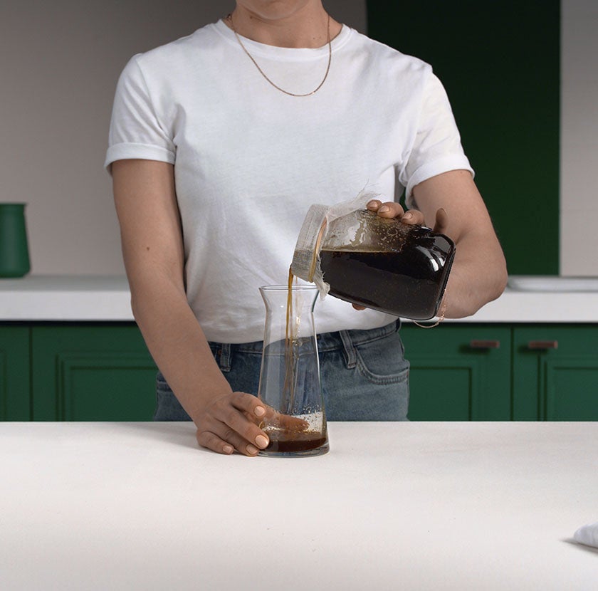 Jak připravit domácí Cold Brew v zavařovačce 5