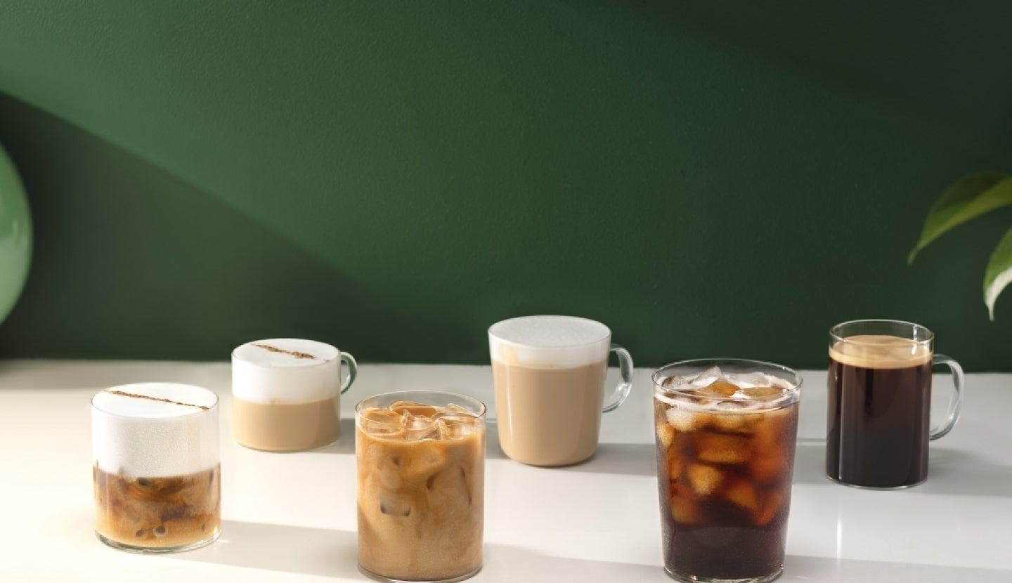 Tenemos sobre la mesa cinco cafés fríos distintos.