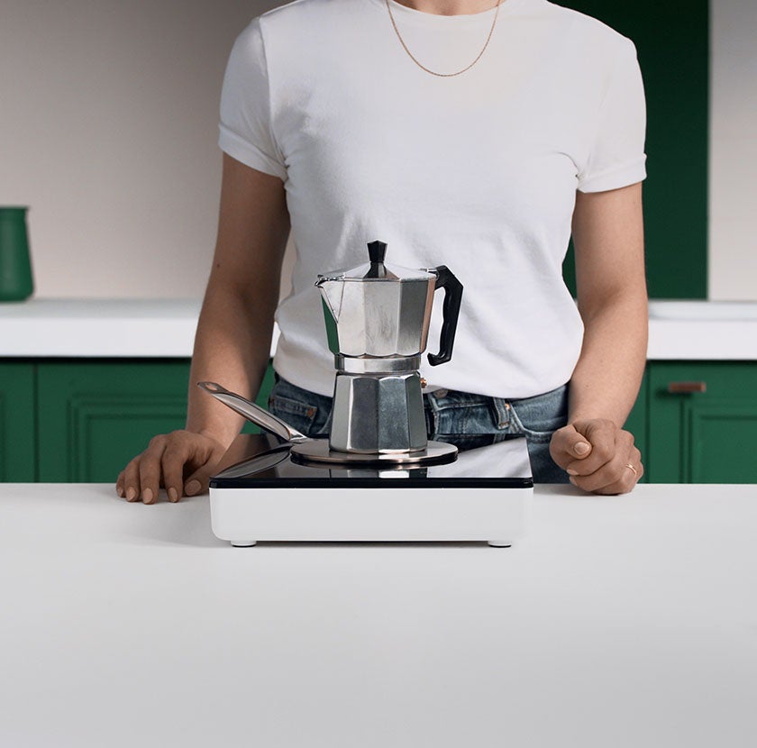 Moka pot πάνω σε μάτι κουζίνας