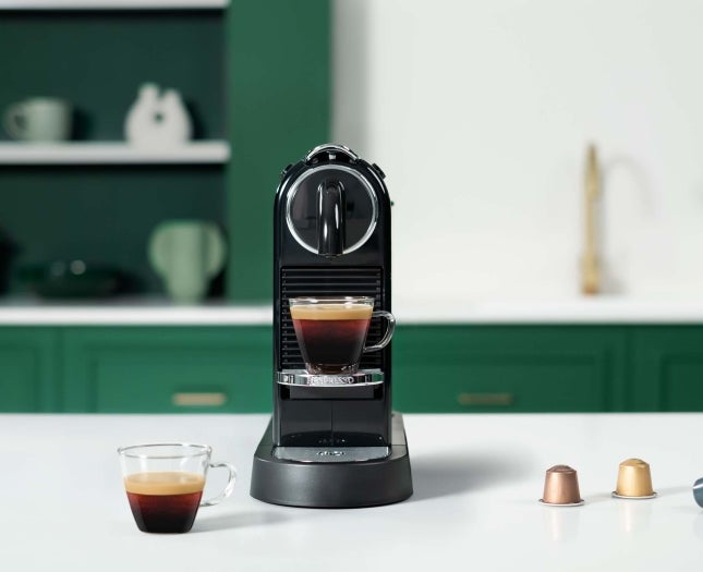 Starbucks® by Nespresso® καφές, συσκευασίες προϊόντων και μηχανή Nespresso