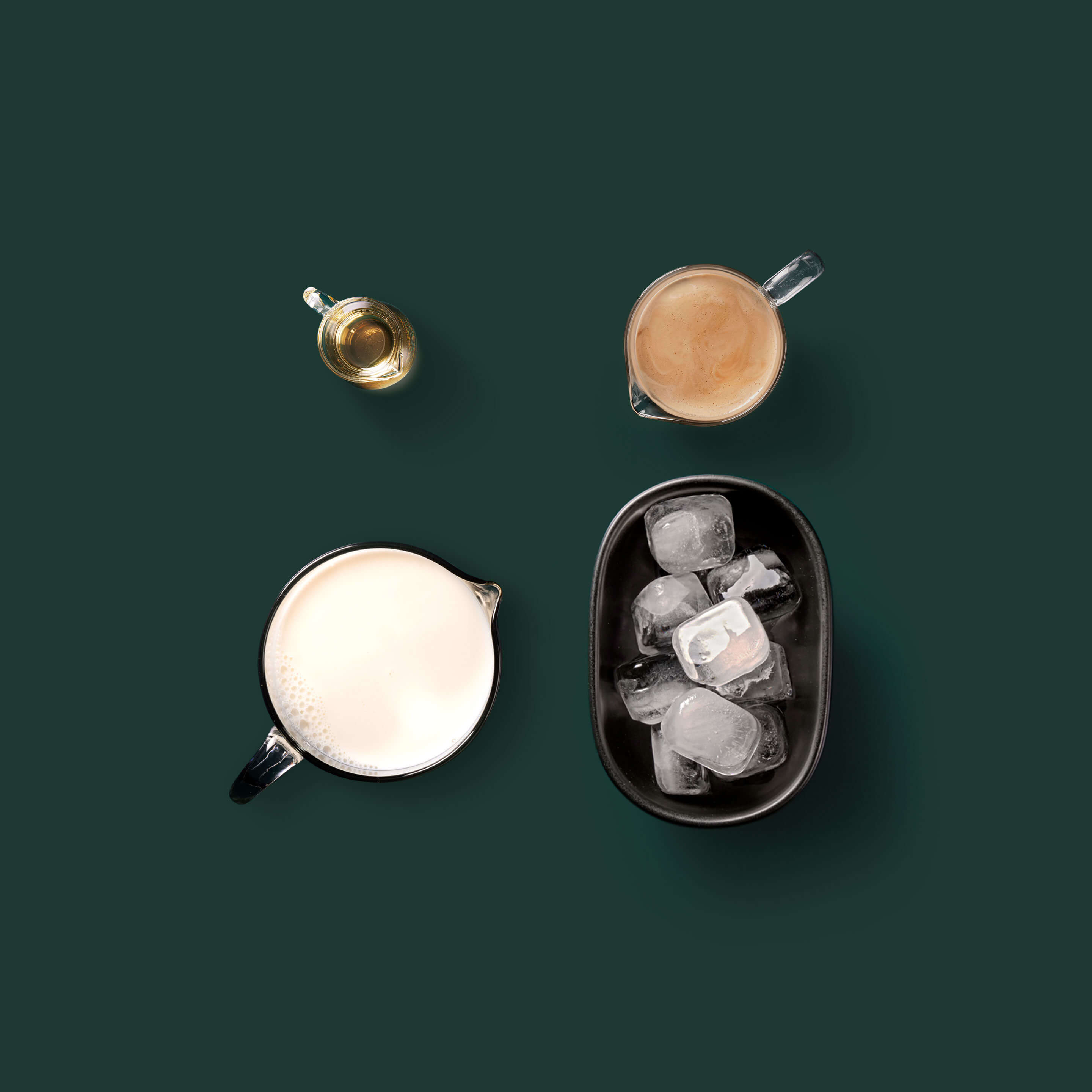 Starbucks kava recept s Dolce Gusto kapsulama Iced Latte Flatlay