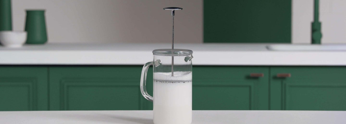 How to Froth Milk With a Coffee Press banner