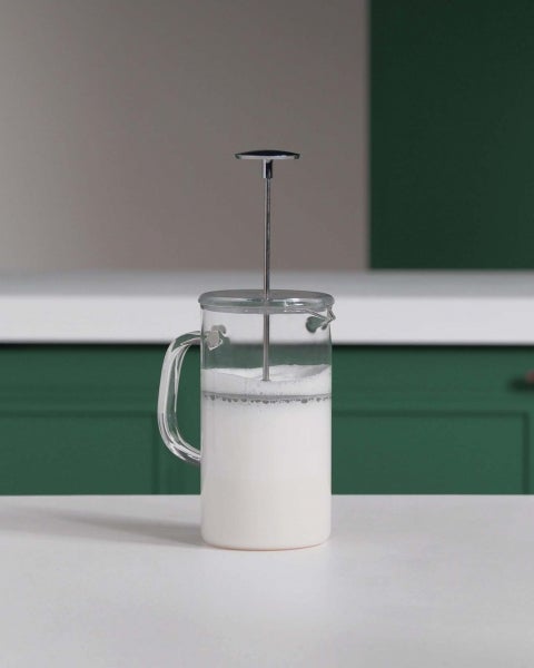 Aprendé a espumar leche con una prensa francesa | Starbucks® at Home